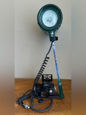 Nikon Nikonos III Film Camera 35mm Lens w/ Graflex/Subsea MK 150 Strobe Light